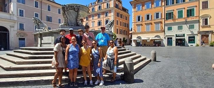 Honors students in front of statue in Rome